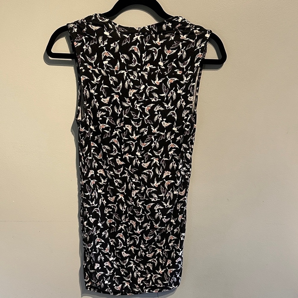 🌸Ricki's Black and White Bird Pattern sleeveless Top - Picture 5 of 9